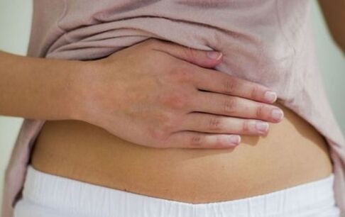 dor abdominal devido a parasitas no corpo
